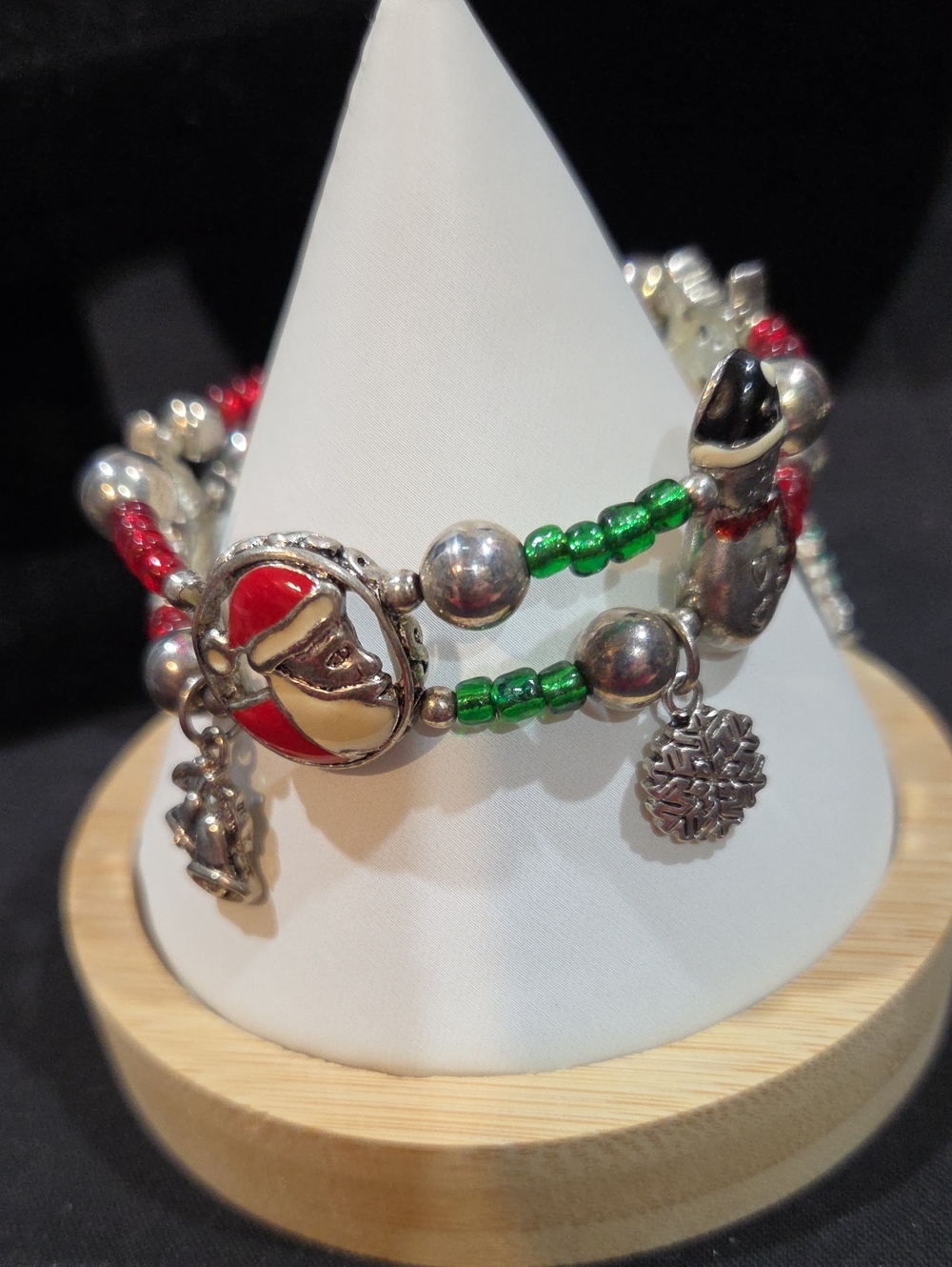 CHRISTMAS THEMED STRETCH BRACELET